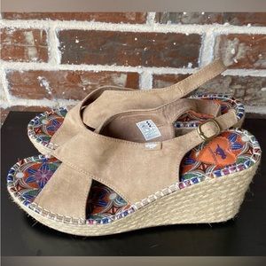 Rocket Dog Tan Cross Strap Wedge Heel
Espadrille Sandal Size 11